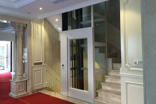 小型家用电梯楼梯中心装置案例