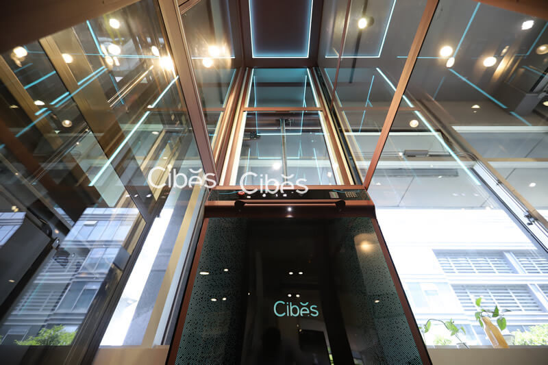 Cibes杭州实体展厅星际版家用电梯