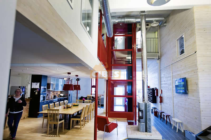 A lift in an old firestation - 我的网站