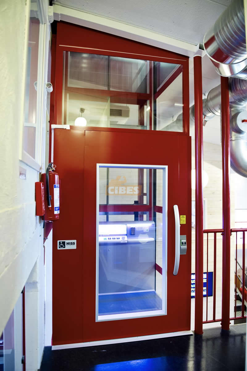 A lift in an old firestation - 我的网站