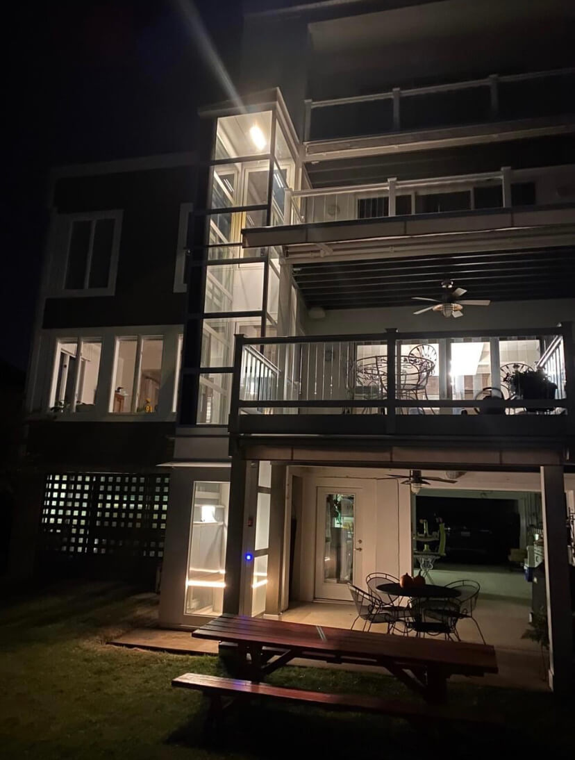 USA lift in Maryland with view on the water