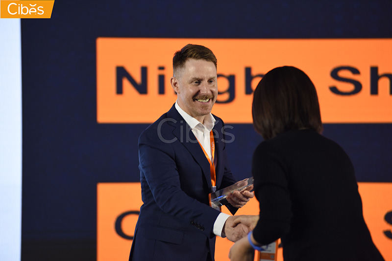 Cibes大发500电梯春季销售聚会