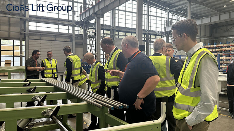 董事会到访嘉兴工厂