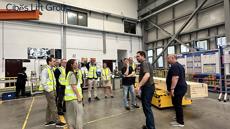 董事会到访嘉兴工厂