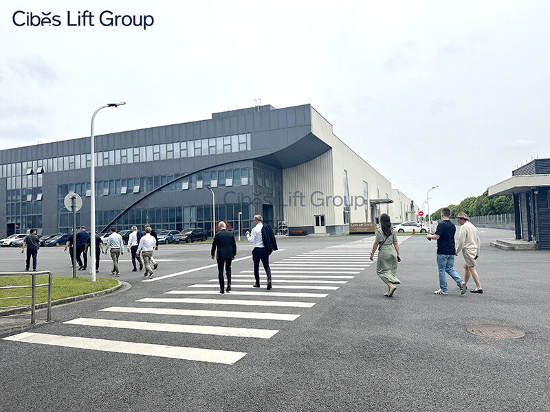 董事会到访嘉兴工厂