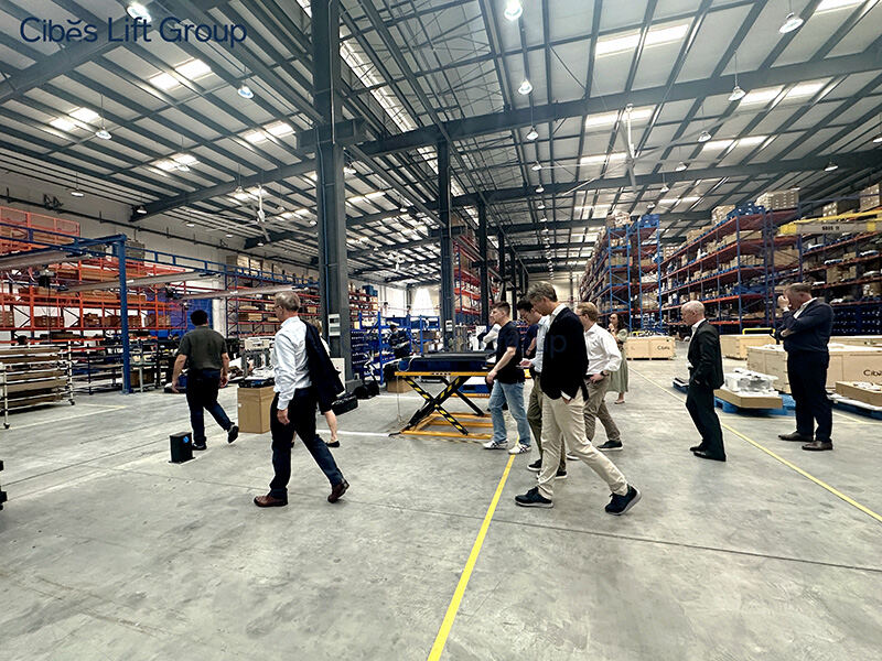 董事会到访嘉兴工厂