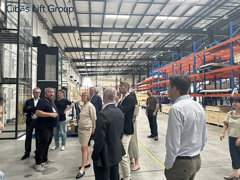 董事会到访嘉兴工厂