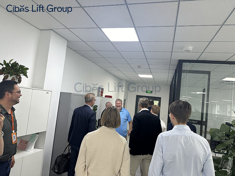 董事会到访嘉兴工厂