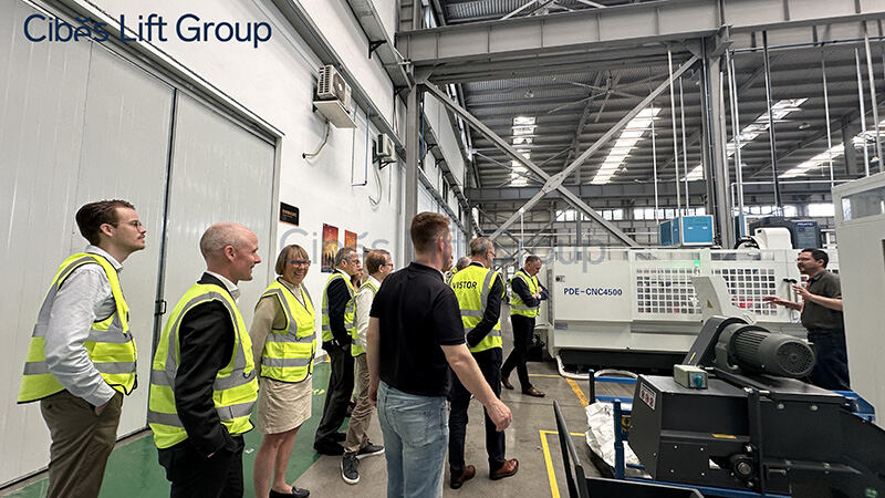 董事会到访嘉兴工厂