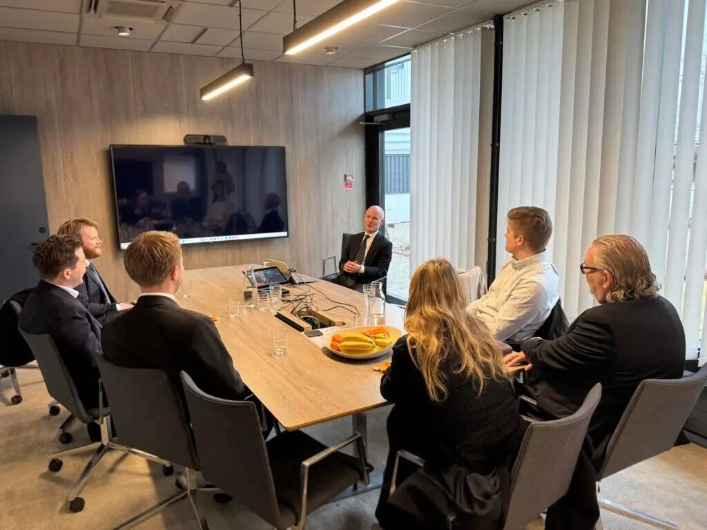 瑞典国际生长相助与外贸部长莅临Cibes瑞典总部旅行交流